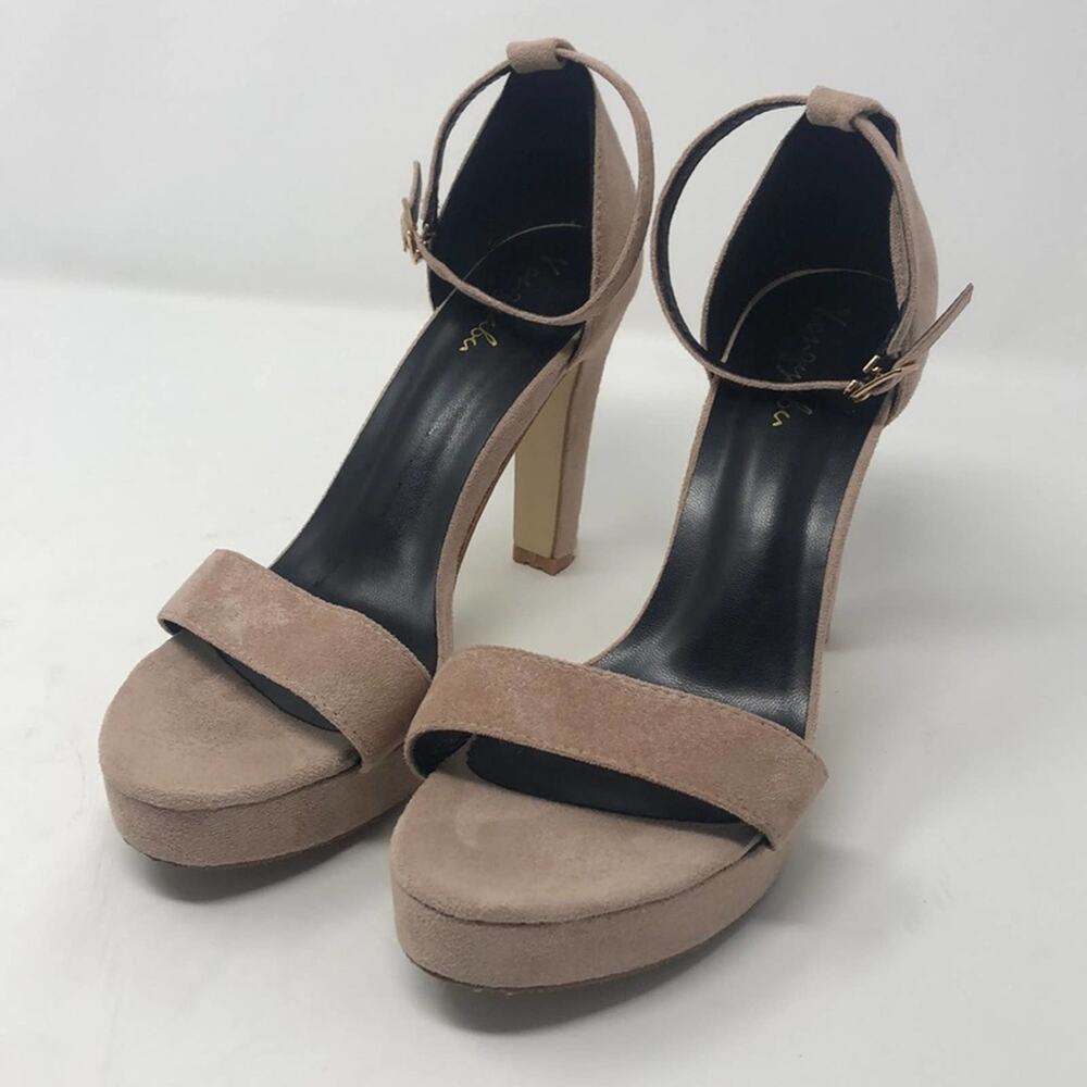$10 SALE! Yongyabu women’s 8 faux suede mauve platform heels